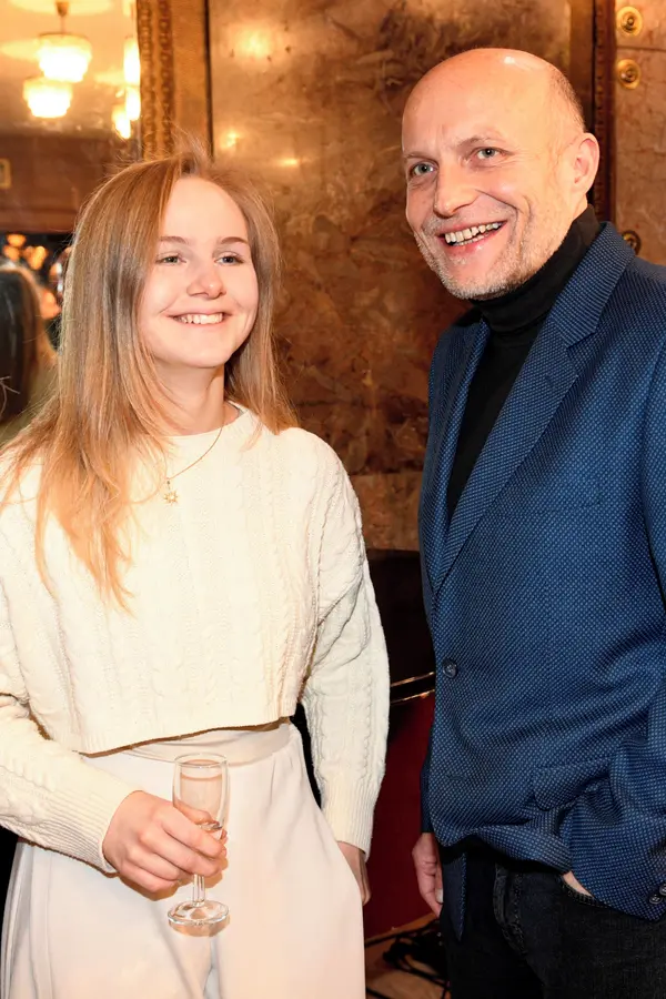 Představitel padouchů Ployhar (50) je zamilovaný až po uši: Romantické snímky v plavkách s o 28 let mladší přítelkyní - fotka 1/1