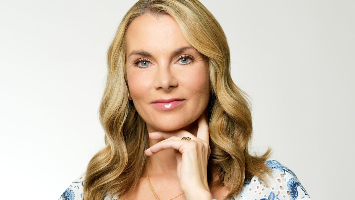 Tisková mluvčí vlády jen v ručníku. Bývala rosnička se v mrazech otužuje venku skoro nahá