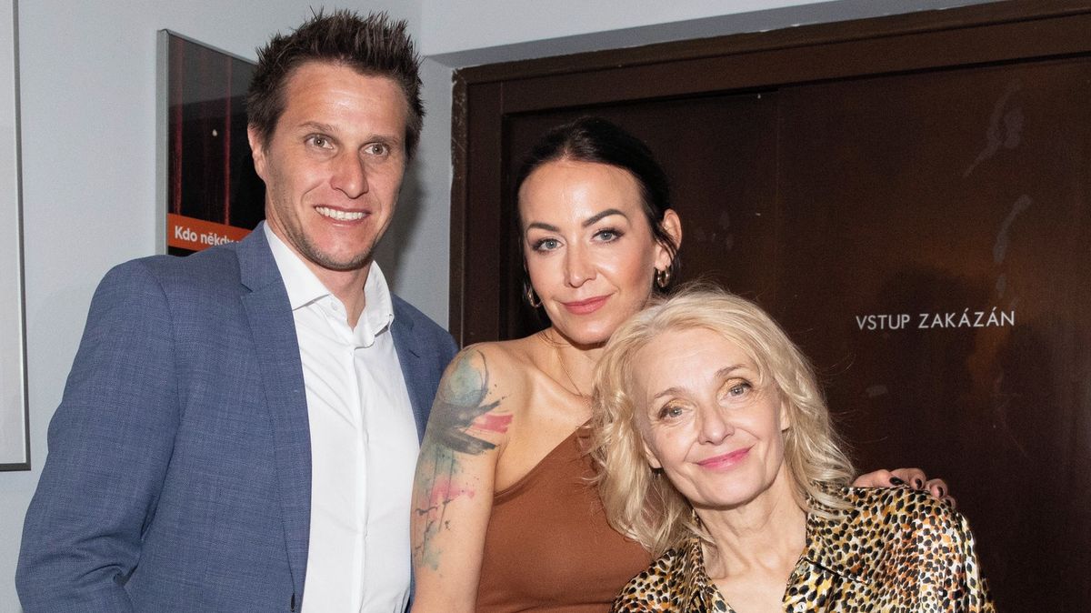 Nej zeťák, 15 let za ním stojím, řekla Žilková o Dopitovi. Ódu na Soukupa, když myl v Marbelle nádobí, už vytěsnila?