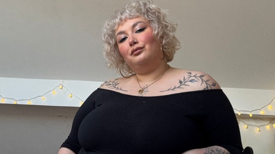 Plus size influencerku krutě trollí za řeči o sebelásce: Prostě si přiznej, že jsi líná, nemusíš to okecávat, vzkazují lidé