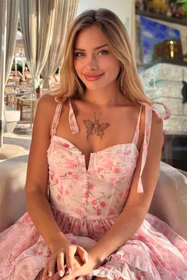 Deset dní po zmizení našli OnlyFans modelku se zlomenou páteří. O půl roku později začala chodit, ale čelí výhružkám - fotka 1/1