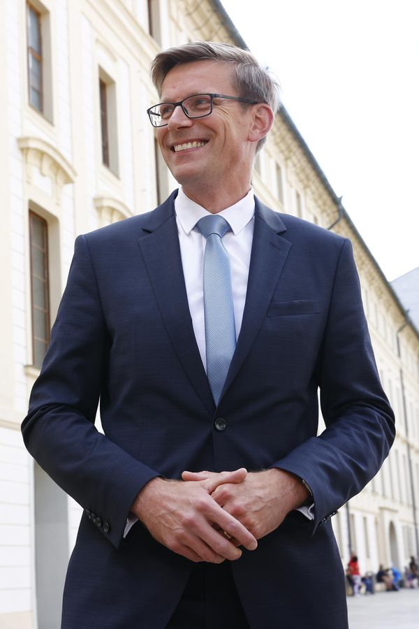 Exministr Kupka vyrazil s manželkou Miriam na ples: Vypadáte jako brácha se starší ségrou, vzkázali mu  - fotka 1/1