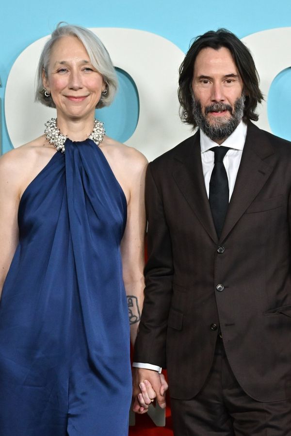 Tohle mě rozplakalo! Keanu Reeves s přítelkyní vzácně sdíleli soukromí. Romantické rande a něžná líbačka. Fanoušci šílí - fotka 1/1