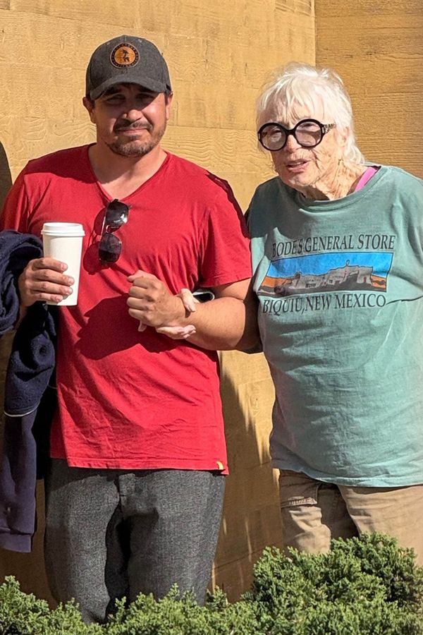 Filmová hvězda Shirley MacLaine (91) se stále těší dobré kondici. Dokonce chystá další film!  - fotka 1/1