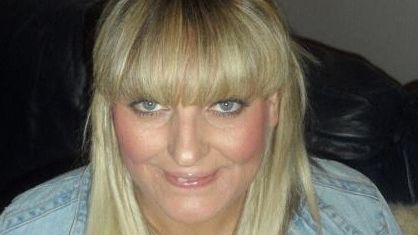 Mělo jít o malý ledvinový kámen, a najednou jí zčernaly prsty na rukách i nohách: Ženě je museli všechny amputovat