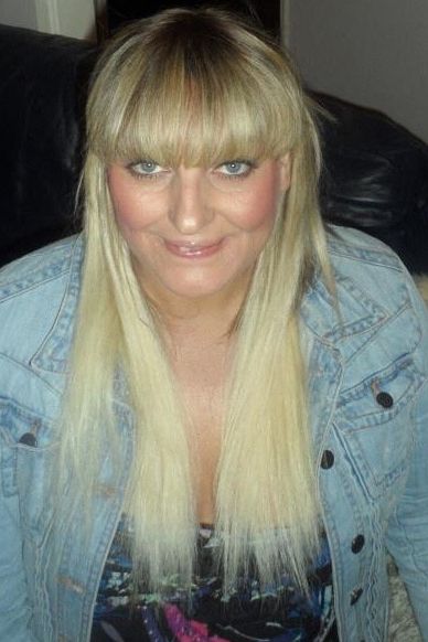 Mělo jít o malý ledvinový kámen, a najednou jí zčernaly prsty na rukách i nohách: Ženě je museli všechny amputovat - fotka 1/1