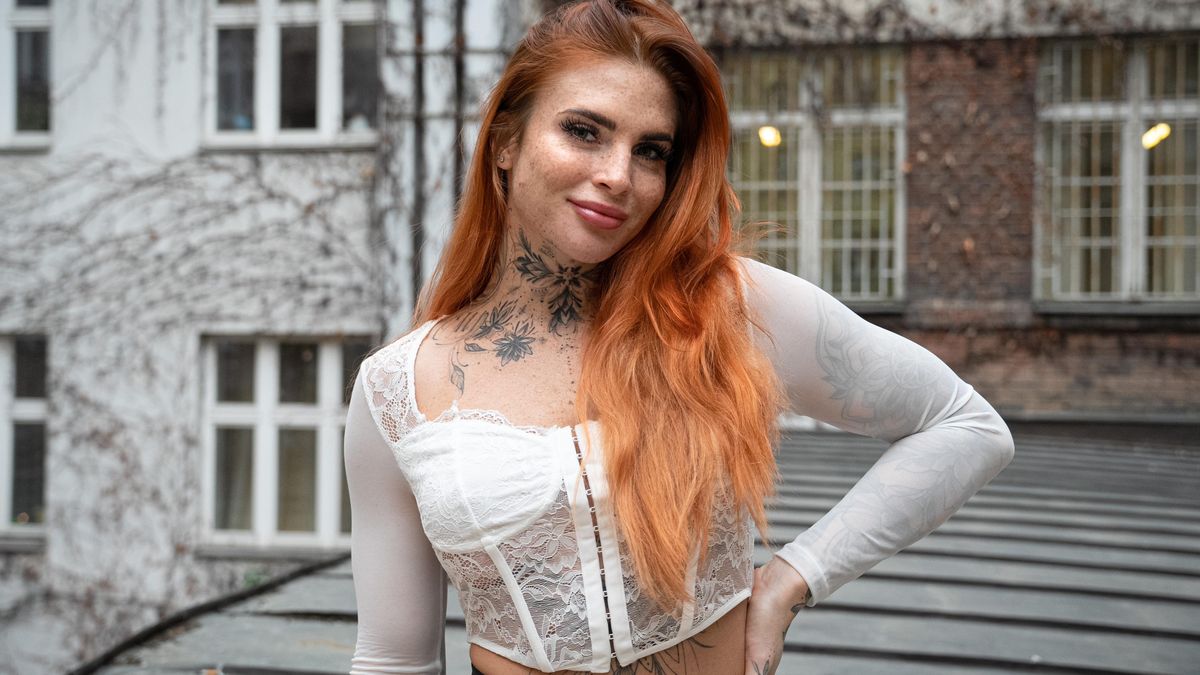Hvězda Naked Attraction jako sexy čertice! Tereza se svlékla do rudého prádla a zapózovala na sněhu