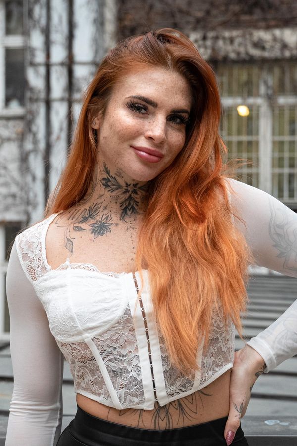 Hvězda Naked Attraction jako sexy čertice! Tereza se svlékla do rudého prádla a zapózovala na sněhu - fotka 1/1