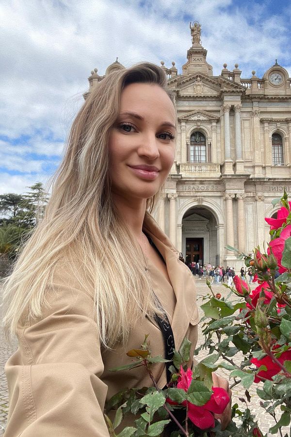  Žila v Itálii, pro smrt si přijela do Ruska. Influencerka (†38) zemřela poté, co si v Moskvě měla dát operovat zadek - fotka 1/1