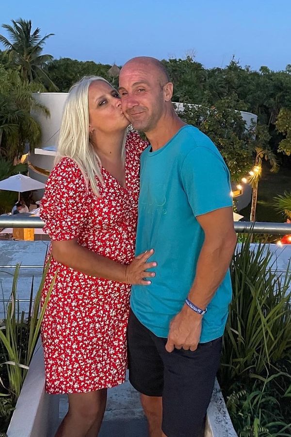 Horor na cestě k oltáři: Prskavky nevěstě propálily vysněné šaty, družička skončila v nemocnici s popáleninami - fotka 1/1