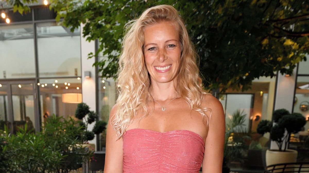 Odmítačka plavek a nadšená propagátorka slunění nahoře bez překvapila. Herečka Anna Kulovaná vystavila své tělo