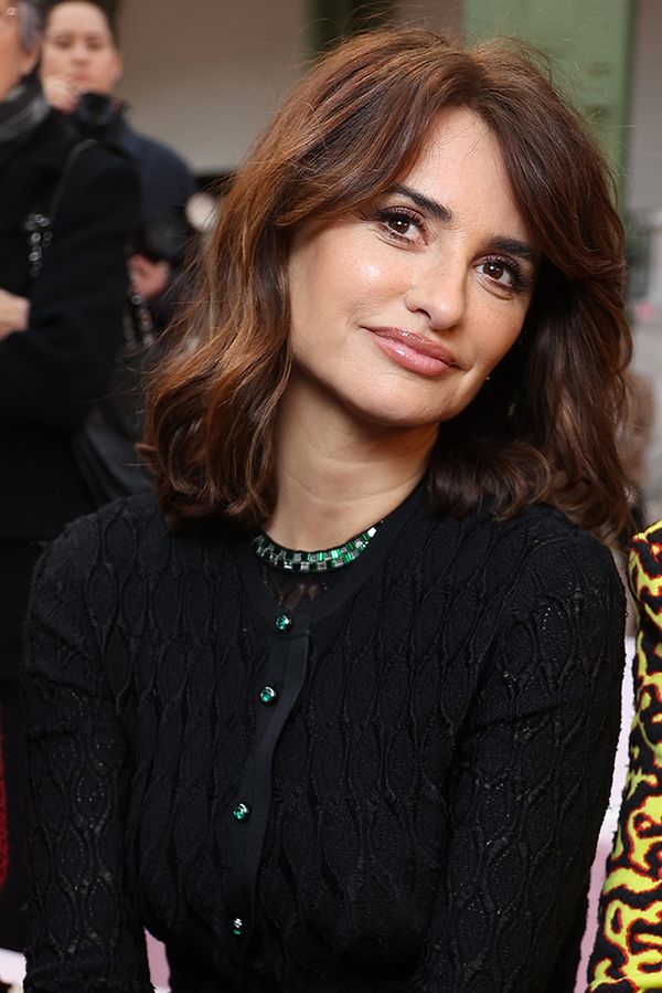 Božská Penélope Cruz radikálně ošmikala svou hřívu! Je snad ještě krásnější než kdy dřív, žasnou všichni v Paříži - fotka 1/1