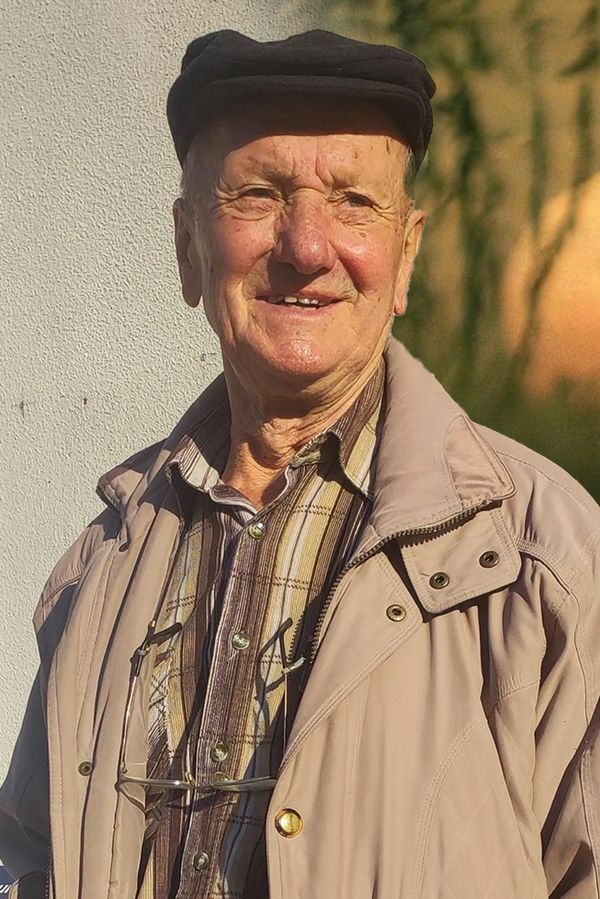 Poslední žijící kluk z populární Cesty do pravěku: Kronikář Petr je s manželkou přes 60 let a má tři pravnoučata - fotka 1/1