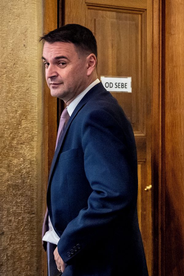 Vysmátý Macinka vyrazil k Moravcovi: Smích ho záhy přešel. Fanoušci mu provedli pěknou lumpárnu - fotka 1/1