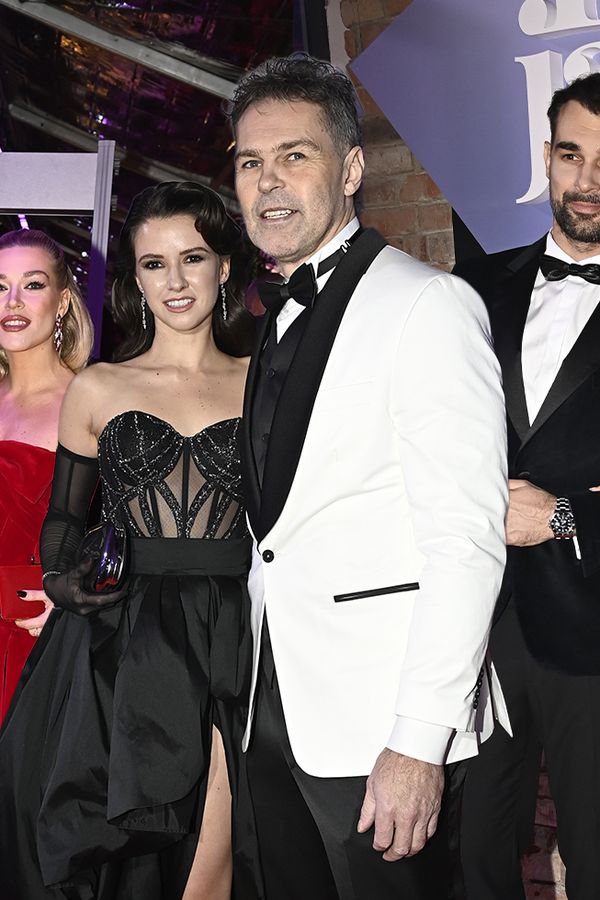 Jaromír Jágr s láskou, Myslivcová s novým mužem i vražedný výstřih vítězky MasterChefa! Hvězdy září na plese v Brně - fotka 1/1