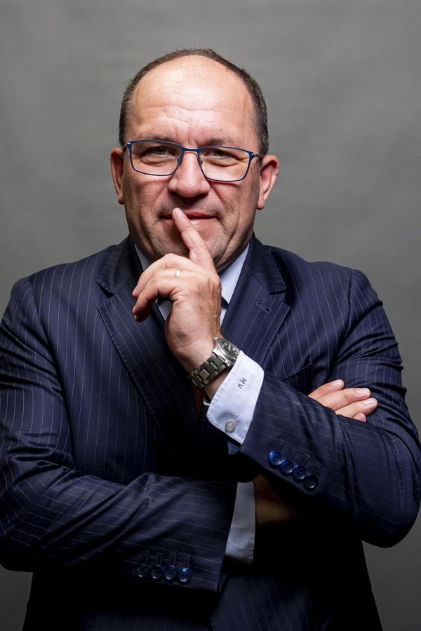 Lidovec Výborný na maturitním plese dost divočel: Odvážné taneční kreace, s dcerou pózoval skoro jak v šantánu - fotka 1/1