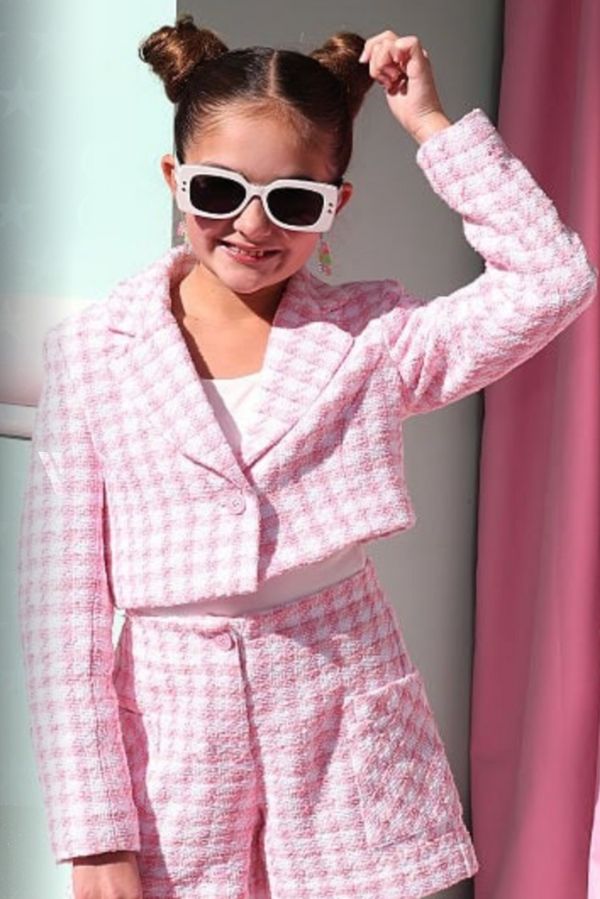 Ještě ji neznáte? Je jí dvanáct, má styl a dar od boha a na akcích zpovídá největší tváře Hollywoodu: Zbožňují ji - fotka 1/1