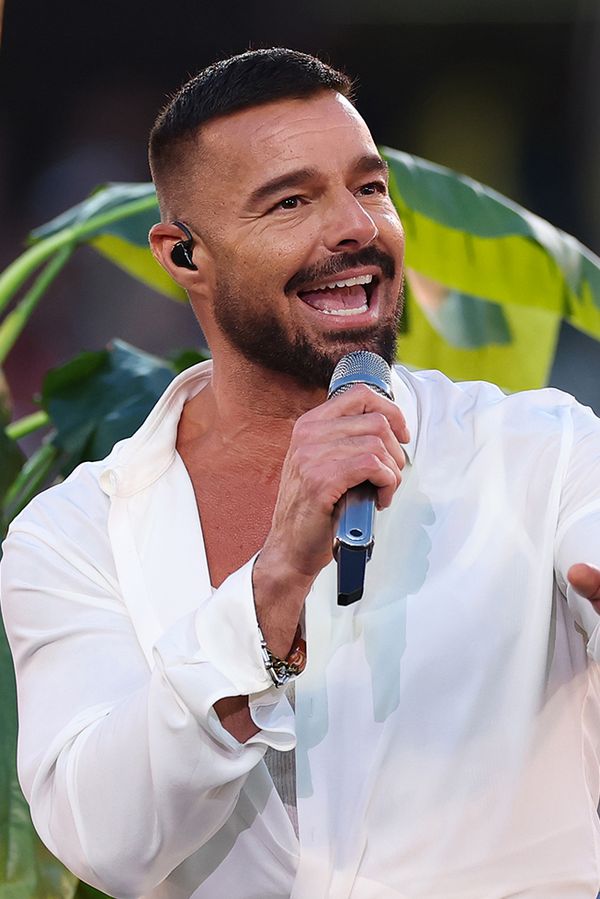 Ricky Martin (54) nechal diváky poločasu Super Bowlu v němém úžasu: Vypadal prý mladší než jeho krajan Bad Bunny (31) - fotka 1/1