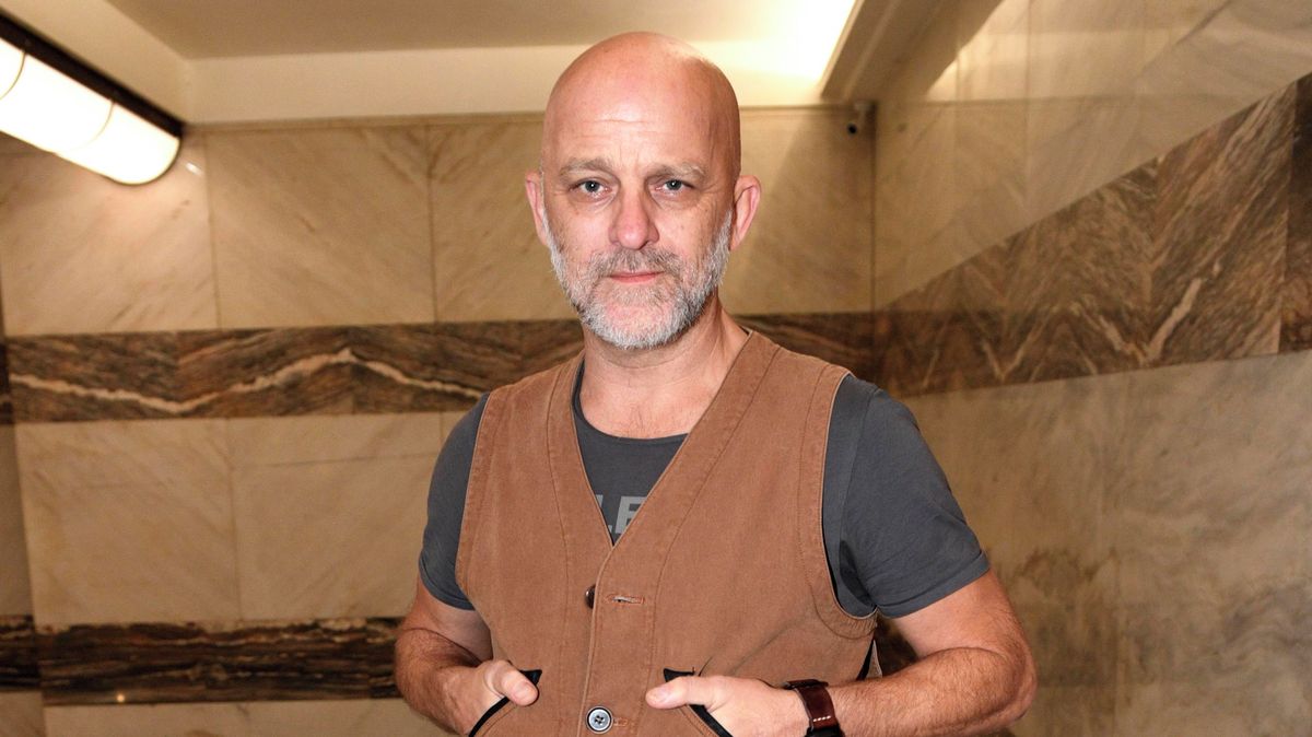 Hynek Čermák řečnil v prázdném divadle, ministr Klempíř nepřišel. Čvančarové byla zima, nabalila se jako pumpa