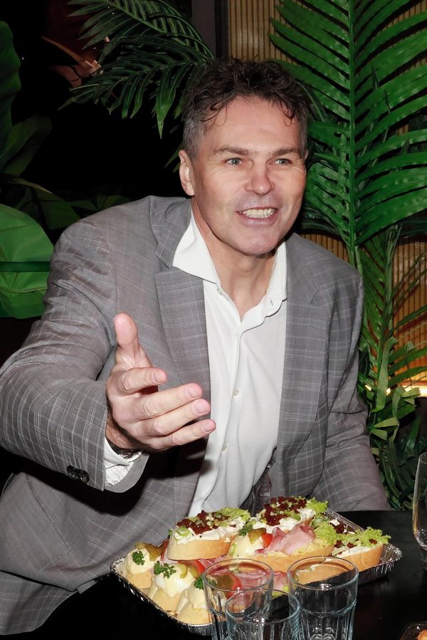 Malý tílko, velký svaly. Jarda Jágr rozdivočil fanoušky archivním klenotem. Borec! hlásí nadšeně - fotka 1/1