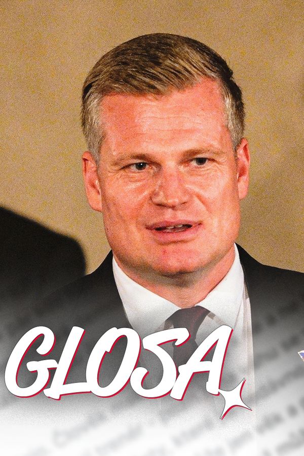 Glosa: Smolař Turek. Přišel o kariéru, sympatie, přátelství, miliony z europarlamentu a teď i o let na Kypr - fotka 1/1