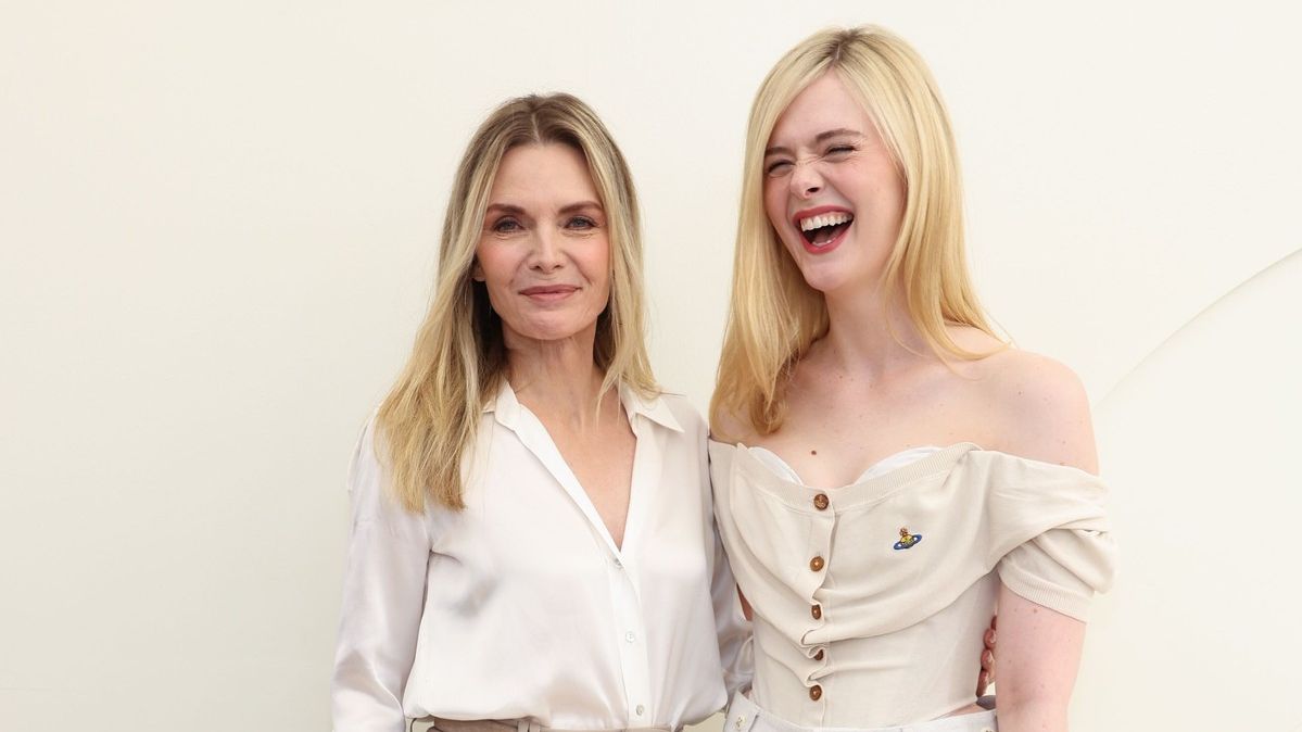 Geny, nebo zázračné ruce chirurga? Michelle Pfeiffer a Elle Fanning dělí dvě generace, ale vypadají prý spíš jako sestry