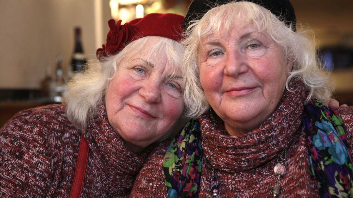 Tato dvojčata byla nejstaršími sexuálními společnicemi na světě. Do důchodu šla až v 70 letech