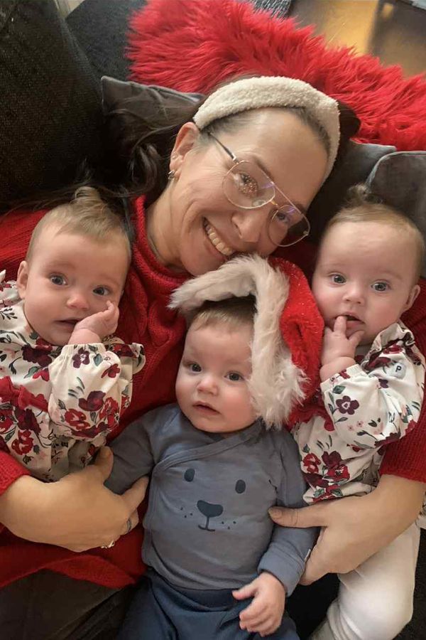 Dávali jí jen pětiprocentní šanci, přesto v padesáti porodila trojčata. Matka 7 dětí tvrdí, že mateřství je teď snazší - fotka 1/1