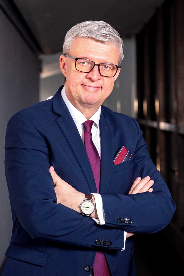 Ministr Karel Havlíček se pochlubil svou první selfie: Moc se nepovedla, zabodoval ale jinou věcí - fotka 1/1