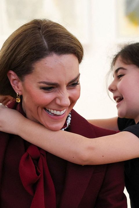 Když jde protokol stranou. Princezna Kate udělala něco neobvyklého. Samotné jí to vykouzlilo ohromný úsměv na tváři