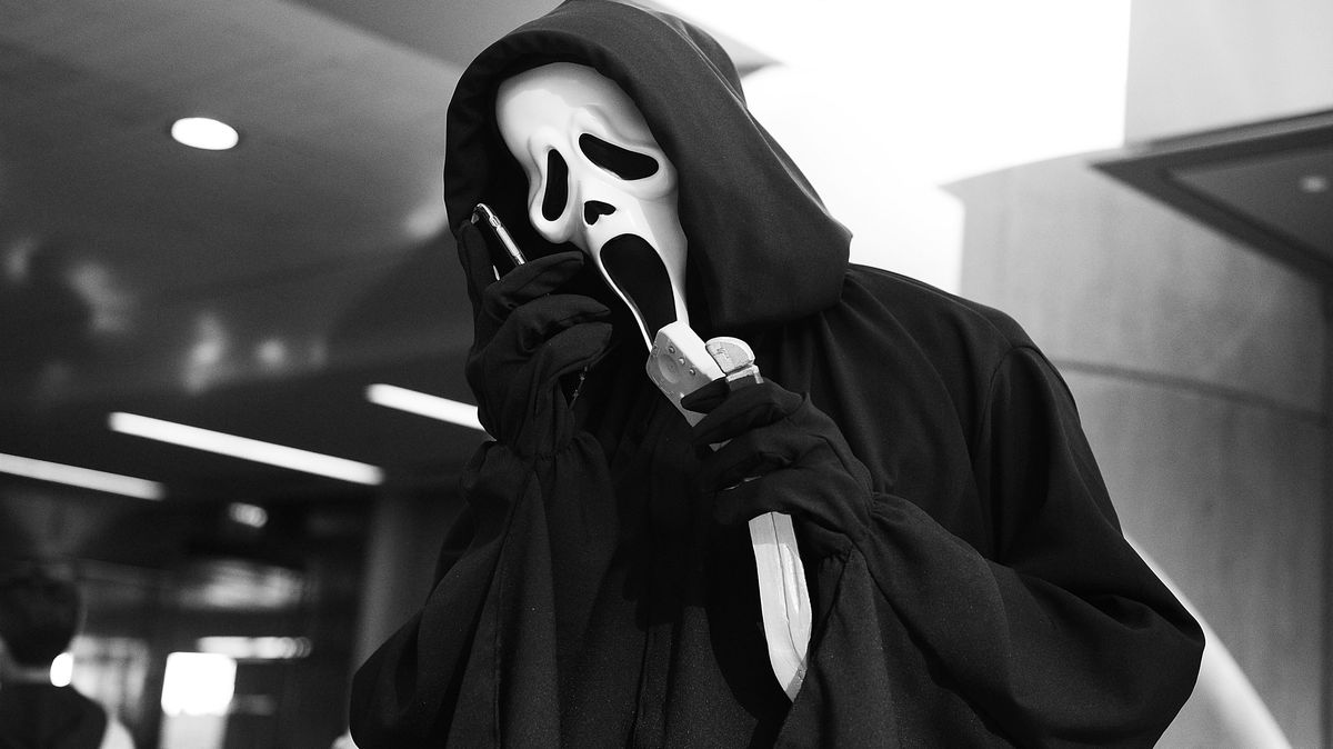 Vřískot a 30 let od prvního telefonu: Atmosféra na place byla mrazivě autentická