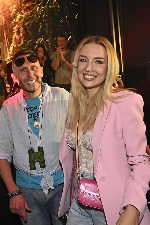 Něco tak šíleného si neumíte představit! Tuňák a Nicole v další reality show. Ona ukázala prsa v krajce, on bosé nohy - fotka 1/1