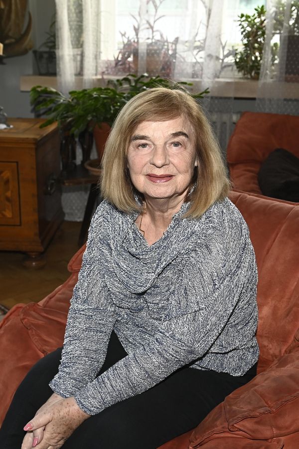 Kdysi jí málem zemřela dceruška, manžel se doma zastřelil. Můj život je pořád pestrej, říká herečka Jaroslava Tvrzníková - fotka 1/1