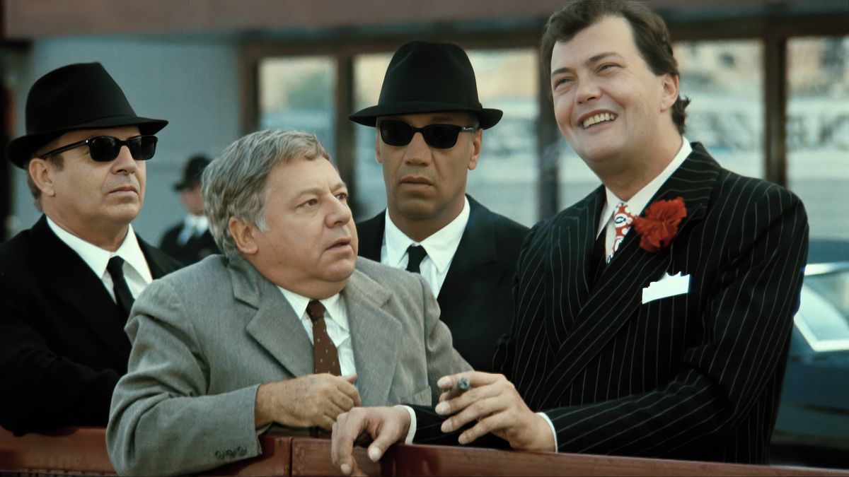 Co může překazit sebevraždu? Los s pětimiliardovou výhrou! Jen ho nesmí zabavit exekutor, jako Paolu Villaggiovi