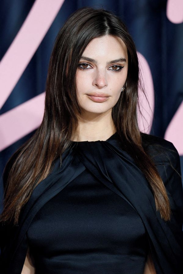 Snídaně nahoře bez i žhavé doteky: Emily Ratajkowski světu oficiálně představila přítele. Je jím ex zpěvačky Dua Lipa - fotka 1/1
