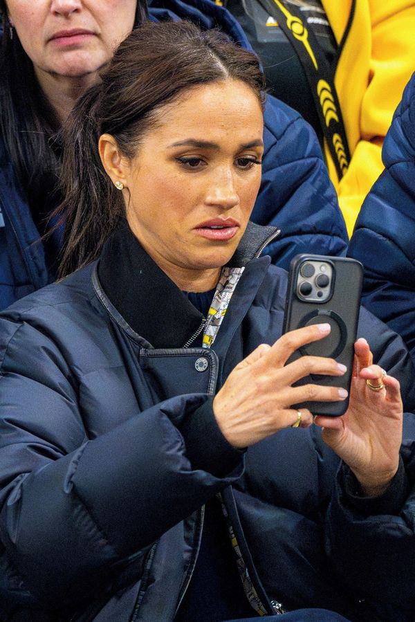 Čaj o páté podává na záchodcích: Video Meghan Markle lidem zvedlo žaludek. Nic odpudivějšího jsme dlouho neviděli, tvrdí - fotka 1/1