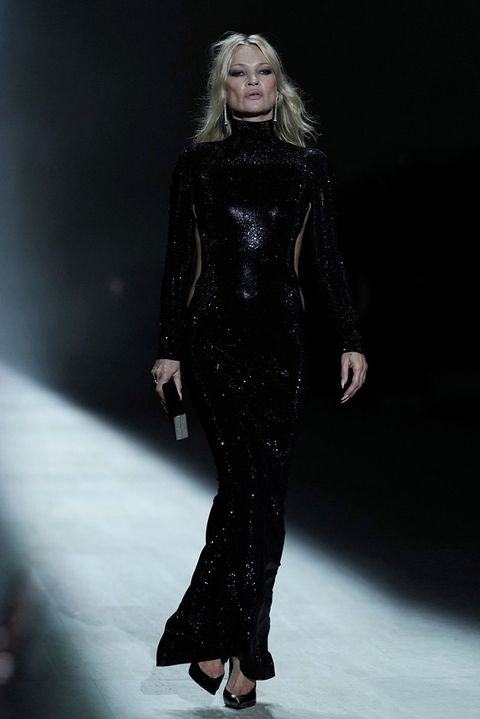 Návrat Kate Moss (52) na přehlídková mola? Holým pozadím v tangách způsobila pořádný poprask!