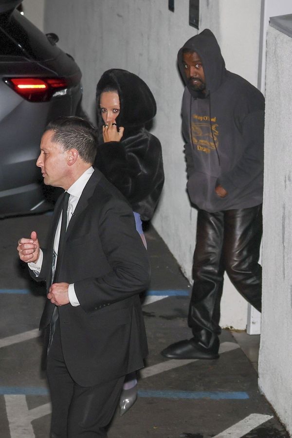 Bianca Censori poprvé ukázala úpravu, kterou zásadně změnila svůj půvabný obličej! Co na to říkáte? - fotka 1/1