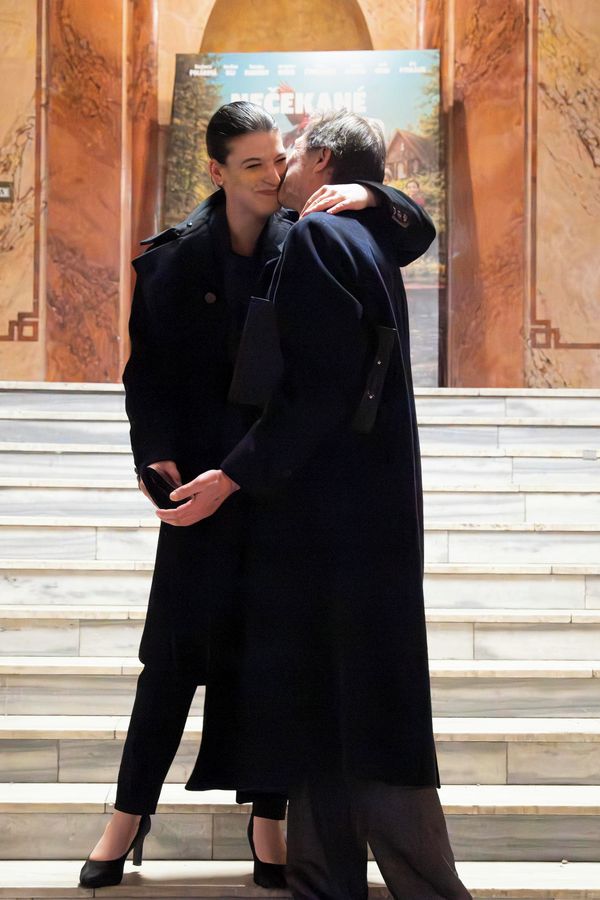 Teda Viky, ty máš páru! Duchoslav do sebe během premiéry obracel jedno pivko za druhým a pak zvládl ještě noční líbačku - fotka 1/1