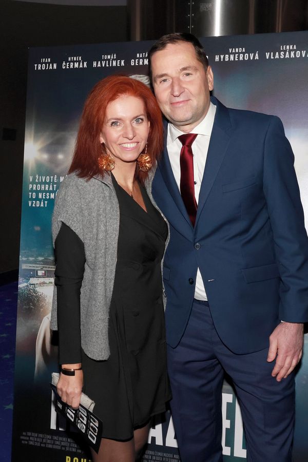 Nora Fridrichová se pochlubila rodinnou momentkou: Opalovačka se Zárubou i dcerami. Schytala to ale za zásadní věc - fotka 1/1