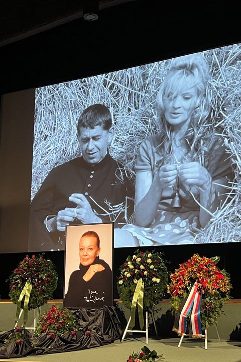 Veřejnost se loučí s legendární herečkou Janou Brejchovou