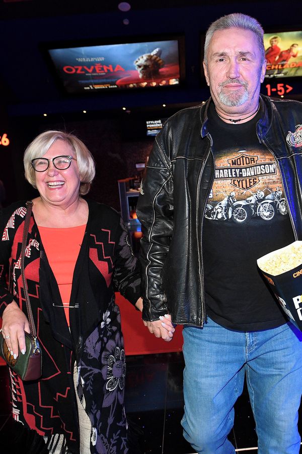 Stále jako čerstvě zamilovaná. Rozverná doktorka Kateřina Cajthamlová se ukázala ruku v ruce se svým přítelem - fotka 1/1