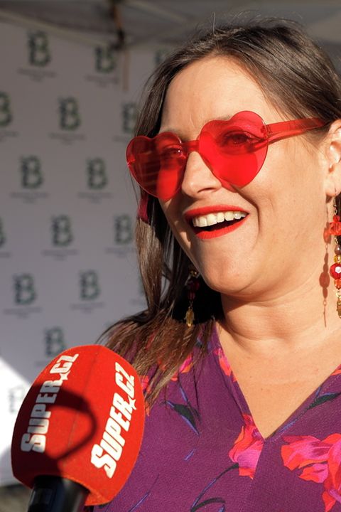 V dubnu to bude rok, co zemřel její muž: Dcera Petry Černocké drží smutek v růžových brýlích a barevných šatech