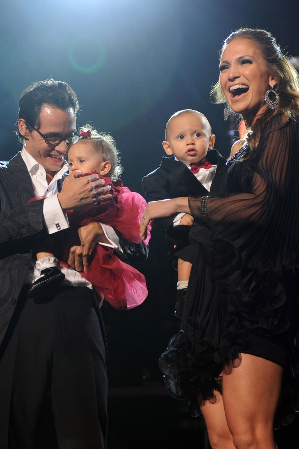 Z „kokosků“ jsou dospěláci: Dojatá Jennifer Lopez slavila osmnáctiny svých dvojčat. Rodila je během sněhové bouře - fotka 1/1