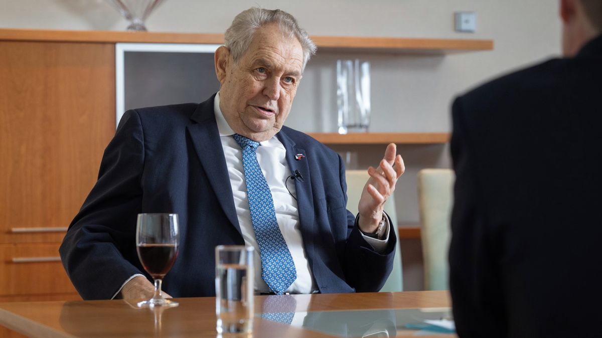 Miloš Zeman se neudržel a vystavil opozici vysvědčení: Hezké není. Dotčení politici vyskočí jak čertíci z krabičky