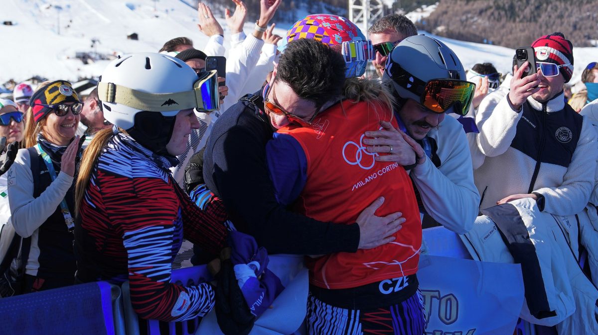 Dojemné foto z cíle: Eva Adamczyková slavila senzační olympijské stříbro s manželem Markem v objetí