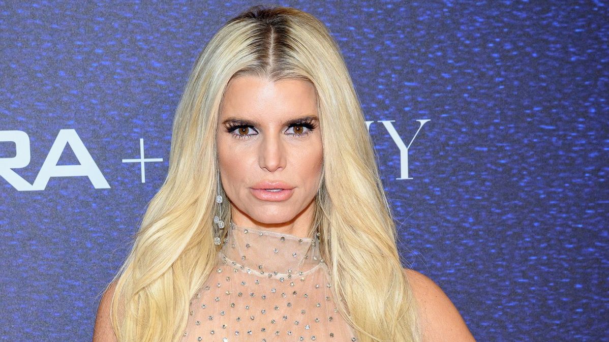Pletou si ji se Cindy Crawford! Jessica Simpson (45) rezignovala na peroxid a prošla parádní vlasovou proměnou