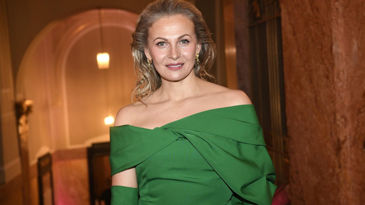 Velikonoční pozdrav Michaely Badinkové. Herečka skočila nahá do tůně, pod průzračnou vodou bylo vidět skoro vše