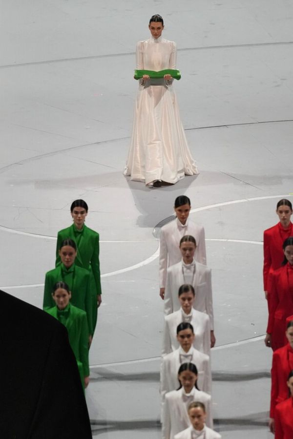 DiCaprio může být hrdý, jeho modelka měla na zahájení her důležitý úkol! Do Milána dorazili králové, herci i rapeři - fotka 1/1