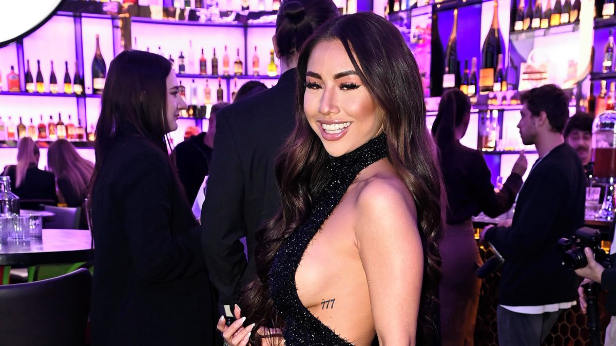 Venis z Love Islandu vyvenčila bez podprsenky nové vnady: Do očí se jí dívat rozhodně nebudete